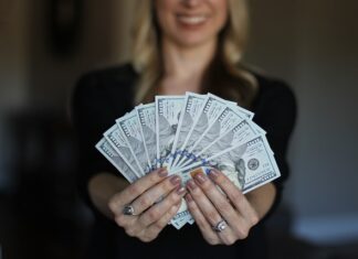Ile trzeba zarabiać żeby dostać kredyt gotówkowy? Ile trzeba zarabiać żeby dostać kredyt gotówkowy?