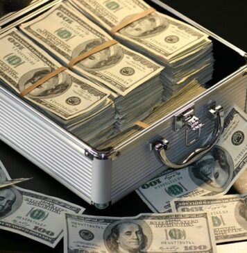 Ile zarabia Junior Content Manager? Ile zarabia Junior Content Manager?